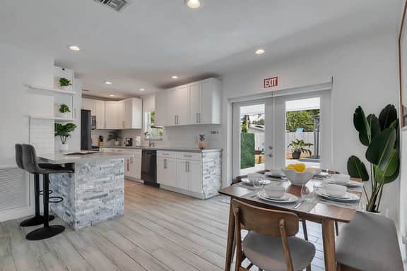 Family-Friendly Oasis with Heated Pool BBQ FirePit